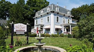 The Silver Fountain Inn & Tea Parlor | Romantic Weekend Getaways in New Hampshire