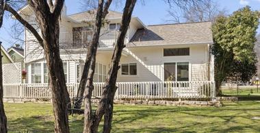 Get Away to Lakeway near Lake Travis, Texas Hill Country - Book a Furnished Monthly Rental