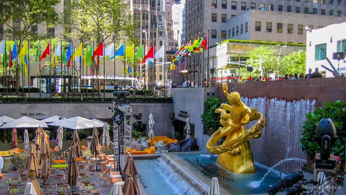 We strolled down Fifth Avenue past Rockefeller Center and I snapped this photo.