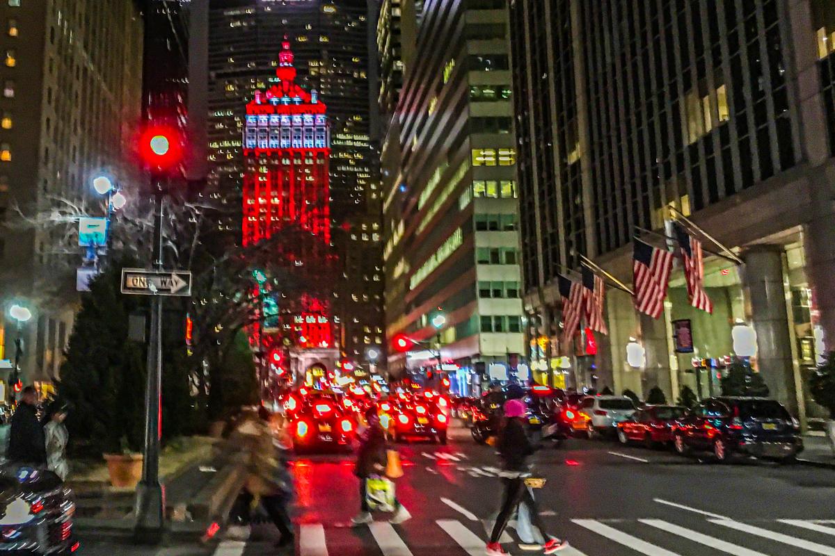 I took this photo of last minute shoppers in NYC a day before Christmas