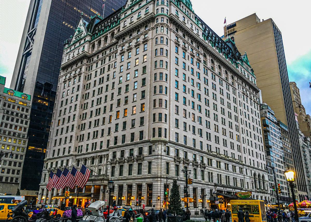 New York City at Christmas: Familiar Streets, Holiday Spark