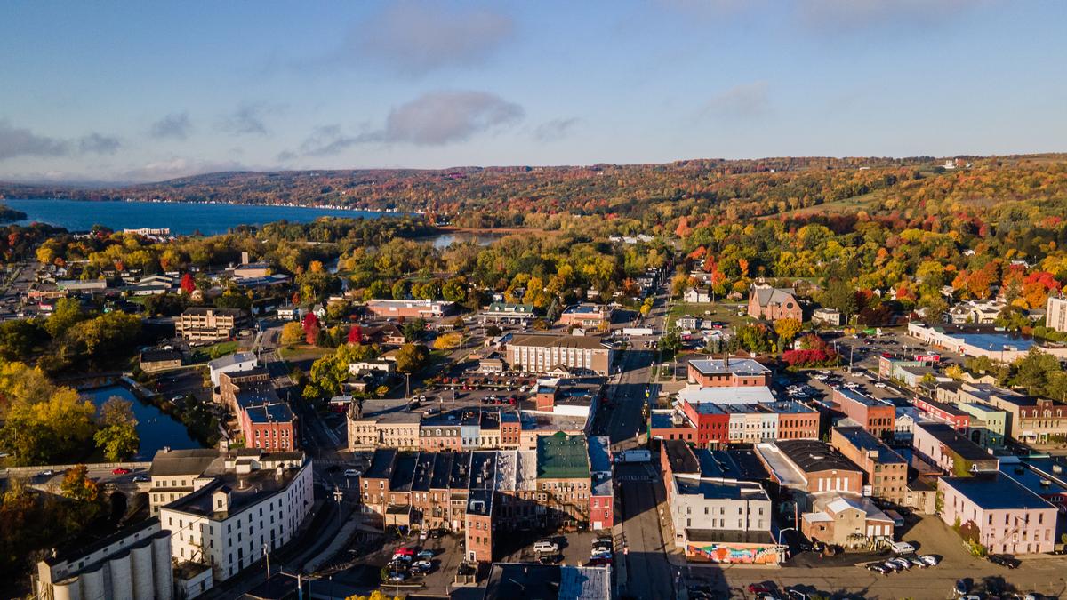 Penn Yan, New York: Finger Lakes Quiet & Candlelight Calm