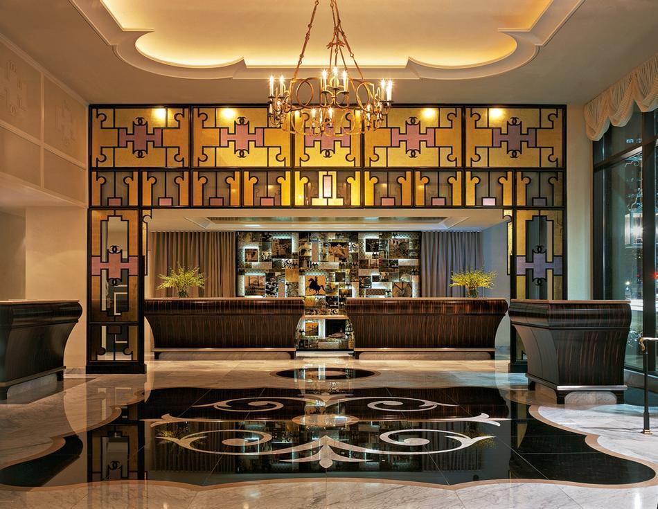 Relax in luxury and enjoy live jazz on a fun weekend getaway.