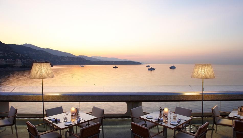 Watch yachts glide by and savor fine dining on an unforgettable couples’ retreat.