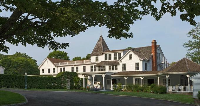 Walk to the beach from Shelter Island House in New York - 2 hours 30 minutes