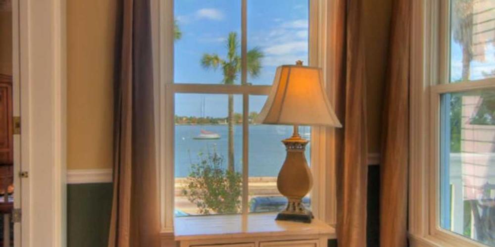 Fall for Old World Charm at Bayfront Westcott House B&B - 45 minutes from Jacksonville