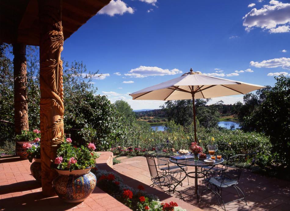 Stroll peaceful gardens and enjoy rustic charm on a retirement getaway.