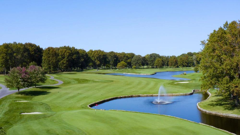 Golf all day and relax in luxury on an exciting weekend getaway.