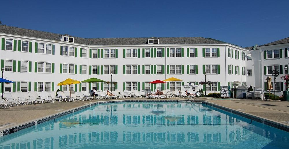 Play golf and admire scenic views on a relaxing retirement escape.