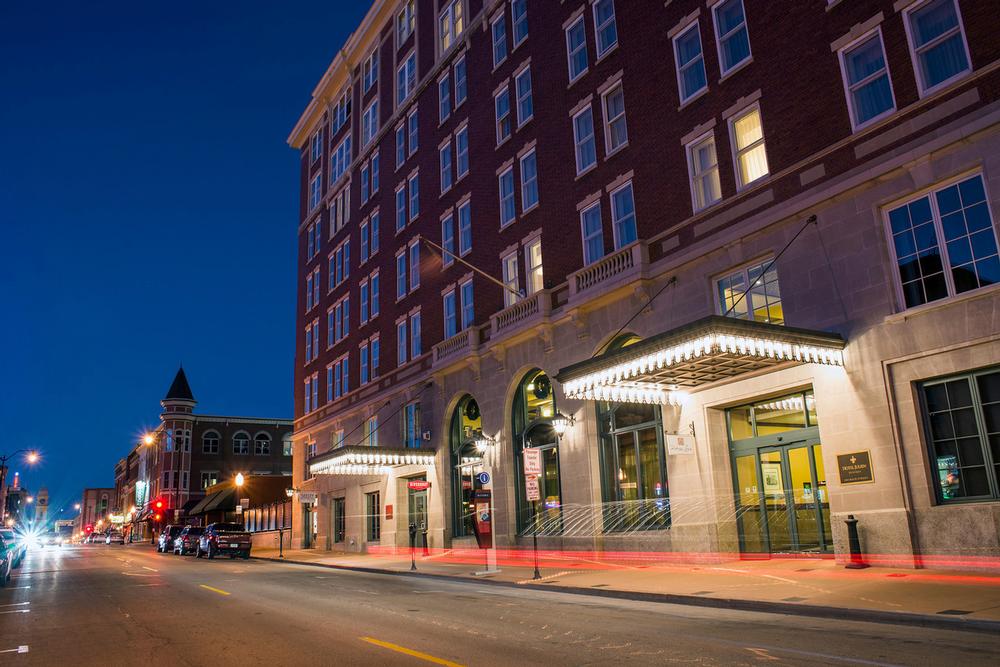 Admire historic elegance and enjoy spa comforts on a romantic couples getaway.