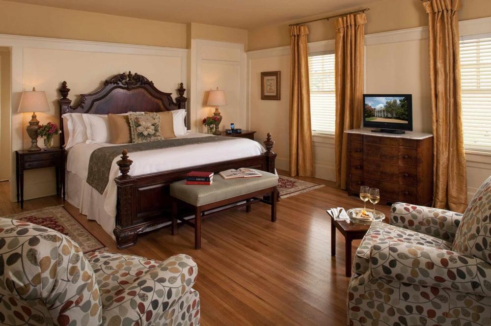 Discover historic rooms or enjoy an affordable luxury stay near downtown.