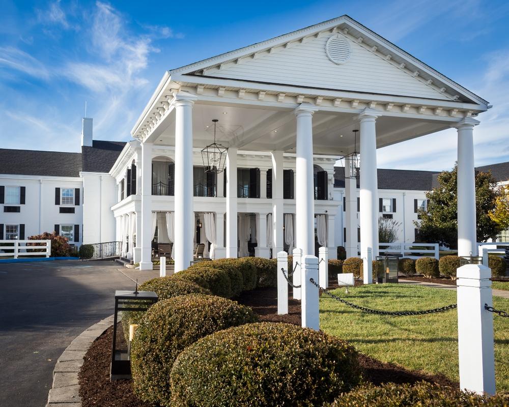 Discover Southern charm and relax in comfort on an easy weekend escape.