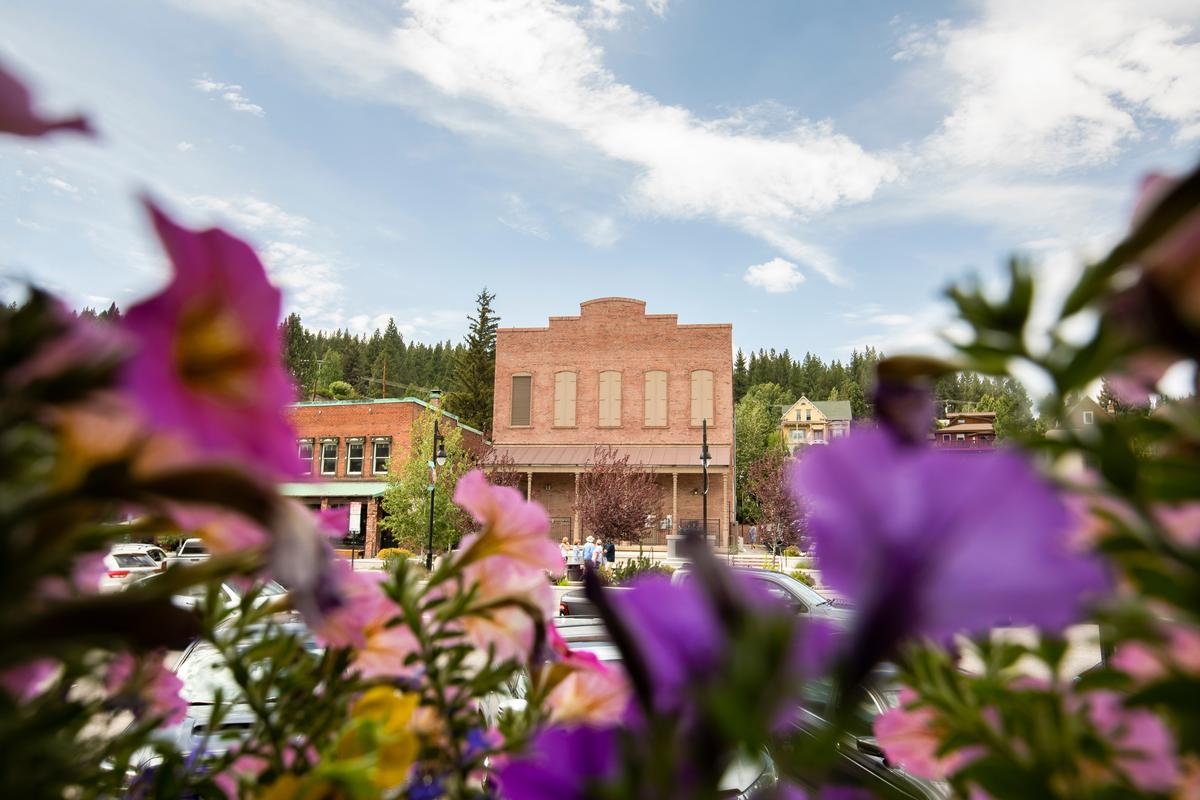 Truckee - Mountain Air & Lakeside Ease