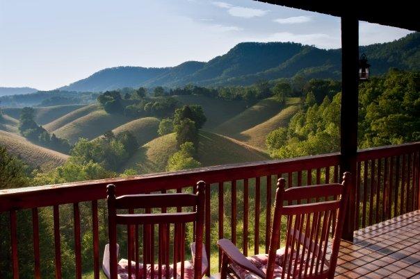 Unwind in cozy rooms and savor mountain views on a quiet fall getaway.
