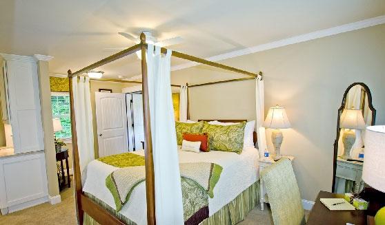 Stroll garden paths and savor quiet mornings on a romantic spring stay.